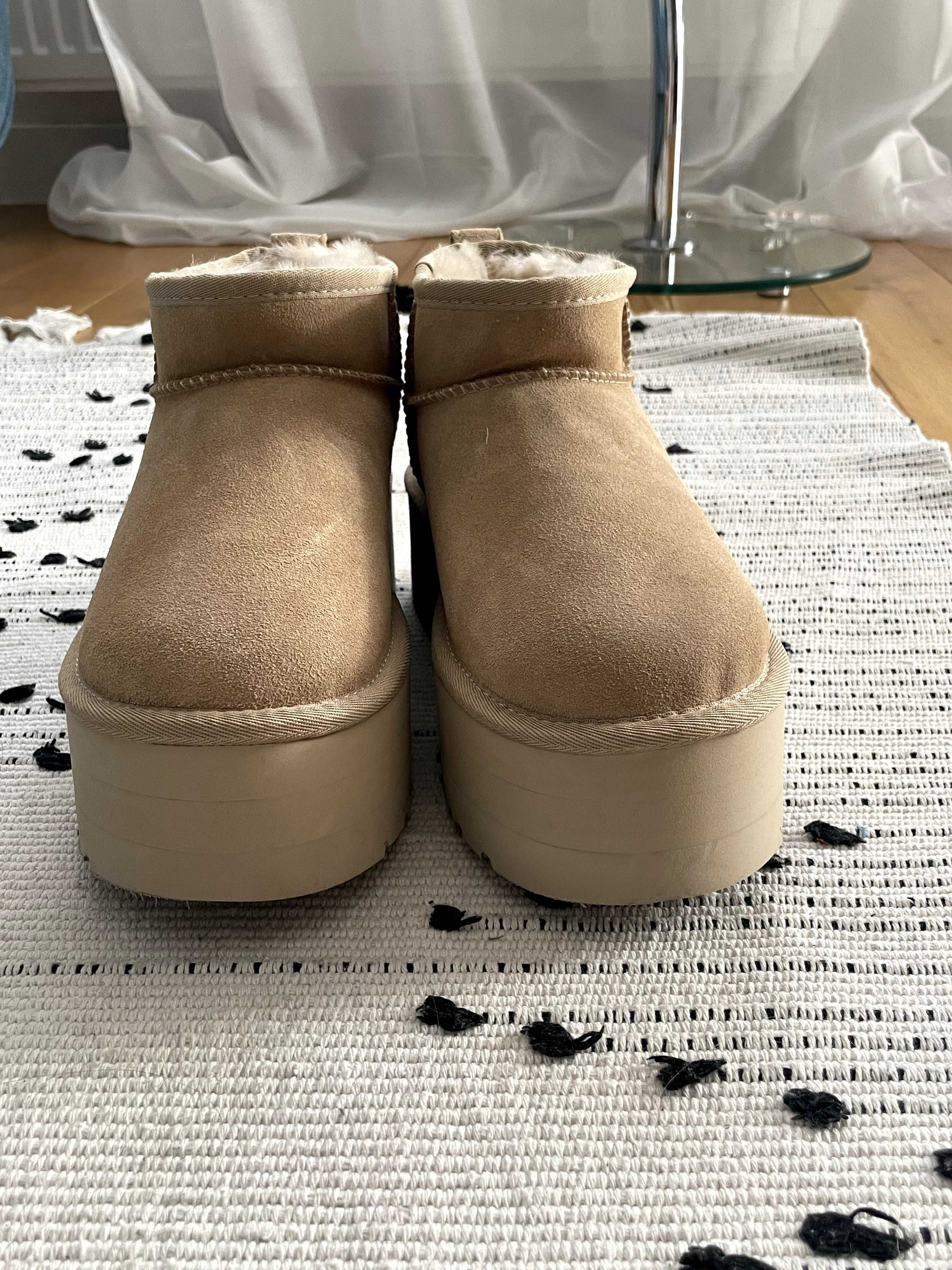 Śniegowce UGG Ultra Mini Platform Sand, rozmiar 39