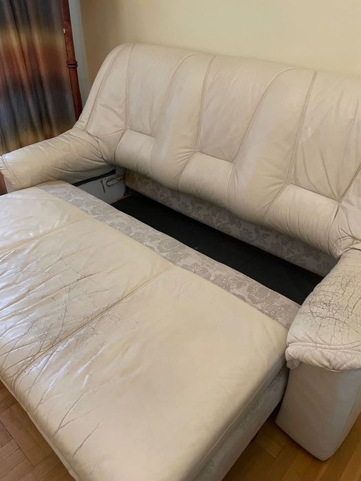 Rozkładana kanapa i fotel z podnóżkiem = komplet