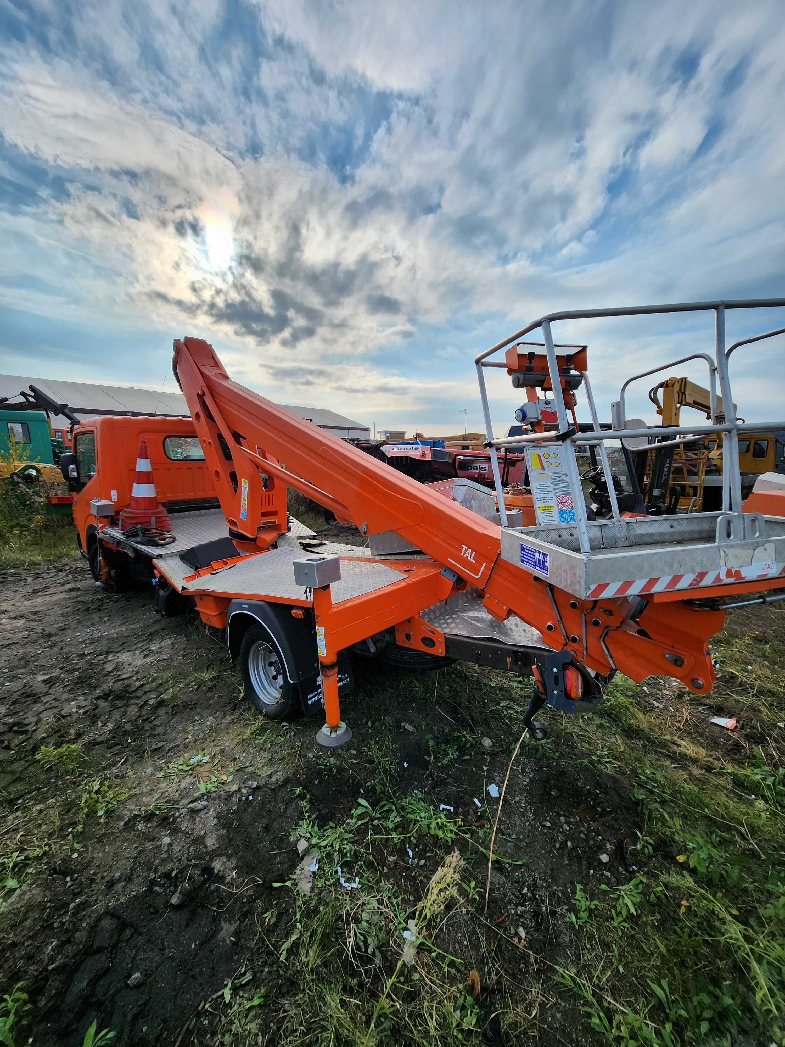 Renoult Maxity 2018 r Podnośnik koszowy 22 m  - uszkodzony
