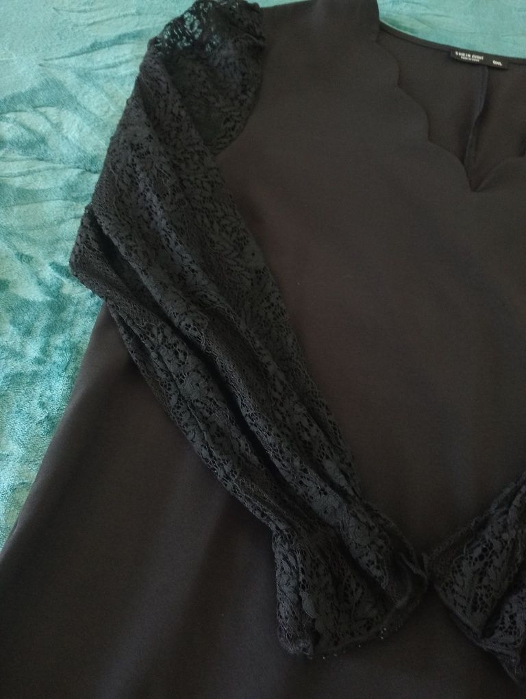 Vestido preto com renda