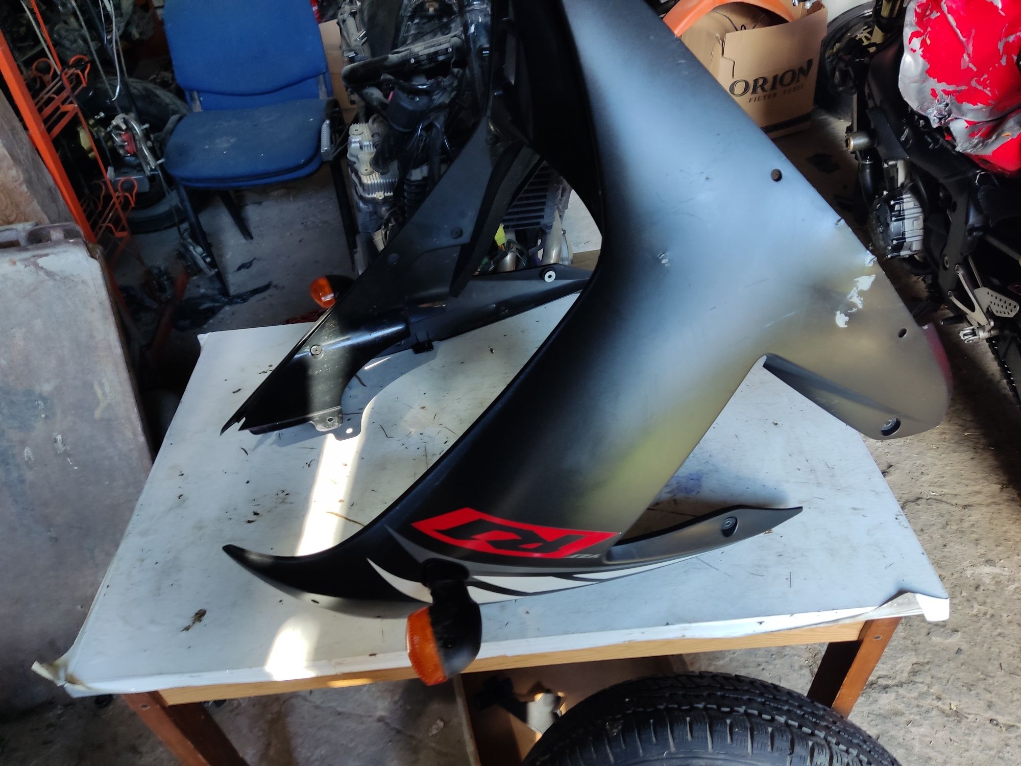 Yamaha R1 rn09 bok owiewka łącznik komplet