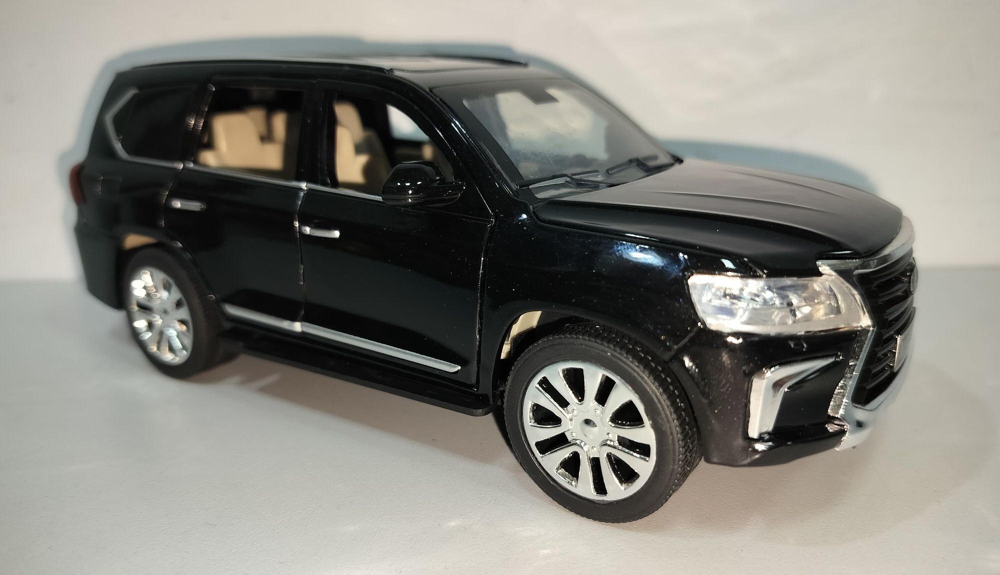 LEXUS LX570 и Toyota Land Cruiser модель 1:24 ТМ АвтоЕксперт Металл