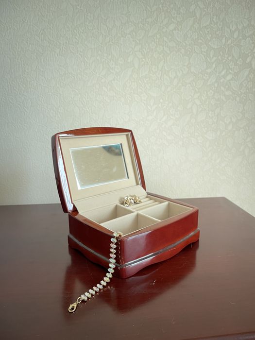 Деревʼяна скринька для прикрас, органайзер