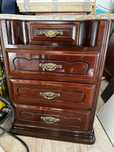 Vendo mesa de cabeceira em madeira e com mármore bom estado