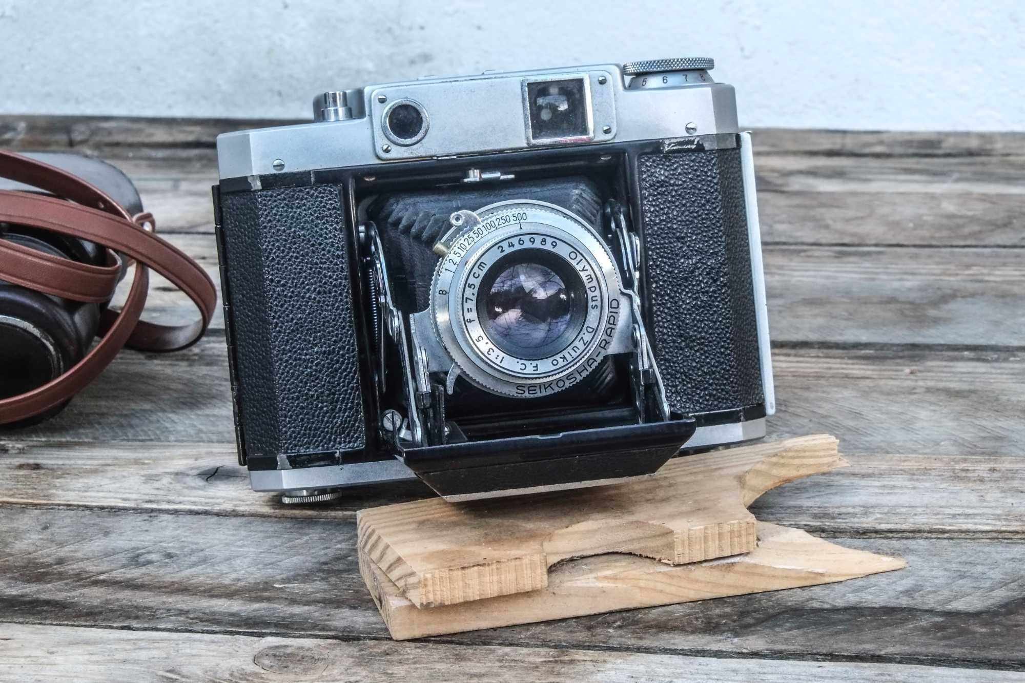 Mamiya 6 c/obj. Zuiko 75mm f:3.5 com telémetro dos anos 50.