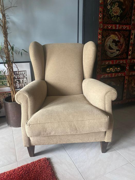 Sofá antigo em bom estado