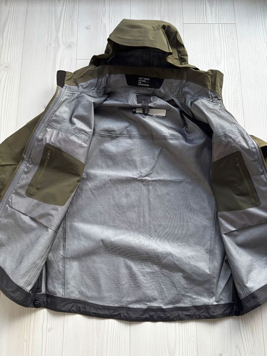 Arc'teryx LEAF Alpha Jacket