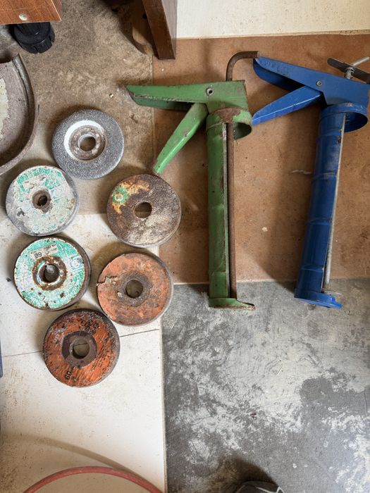 Ferramentas avariadas -, rebarbadoras, serras, etc