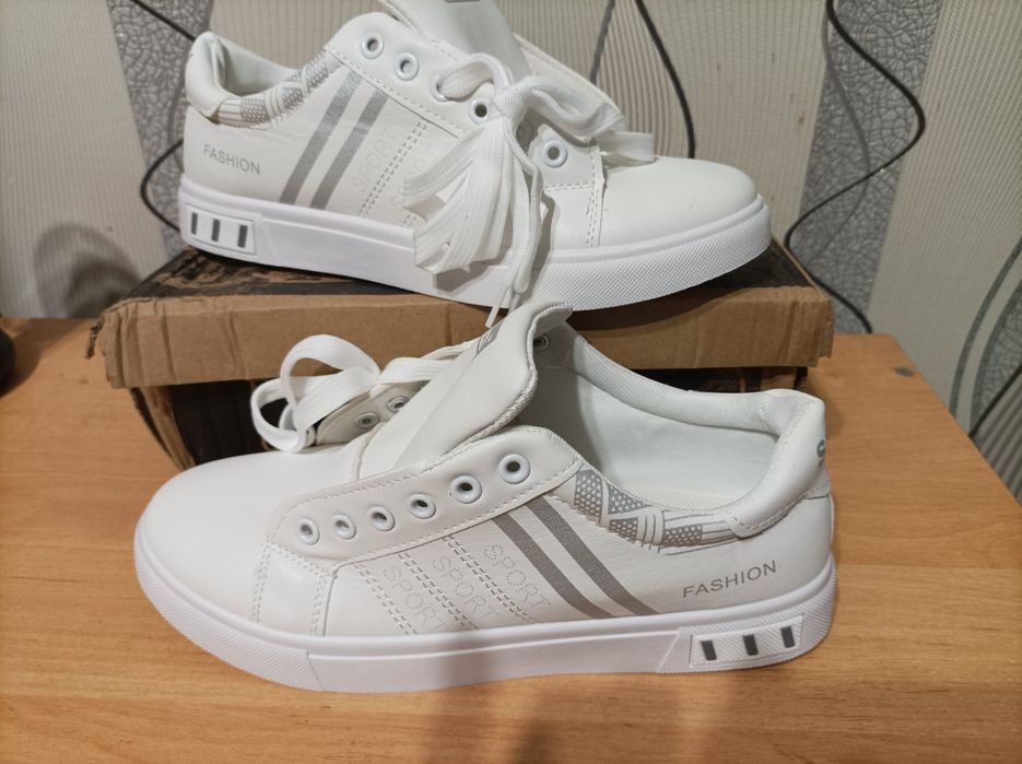 Продам кроссовки/мокасины