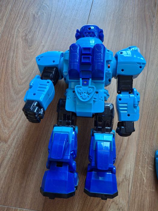 Робот стреляет танцует ходит звук свет