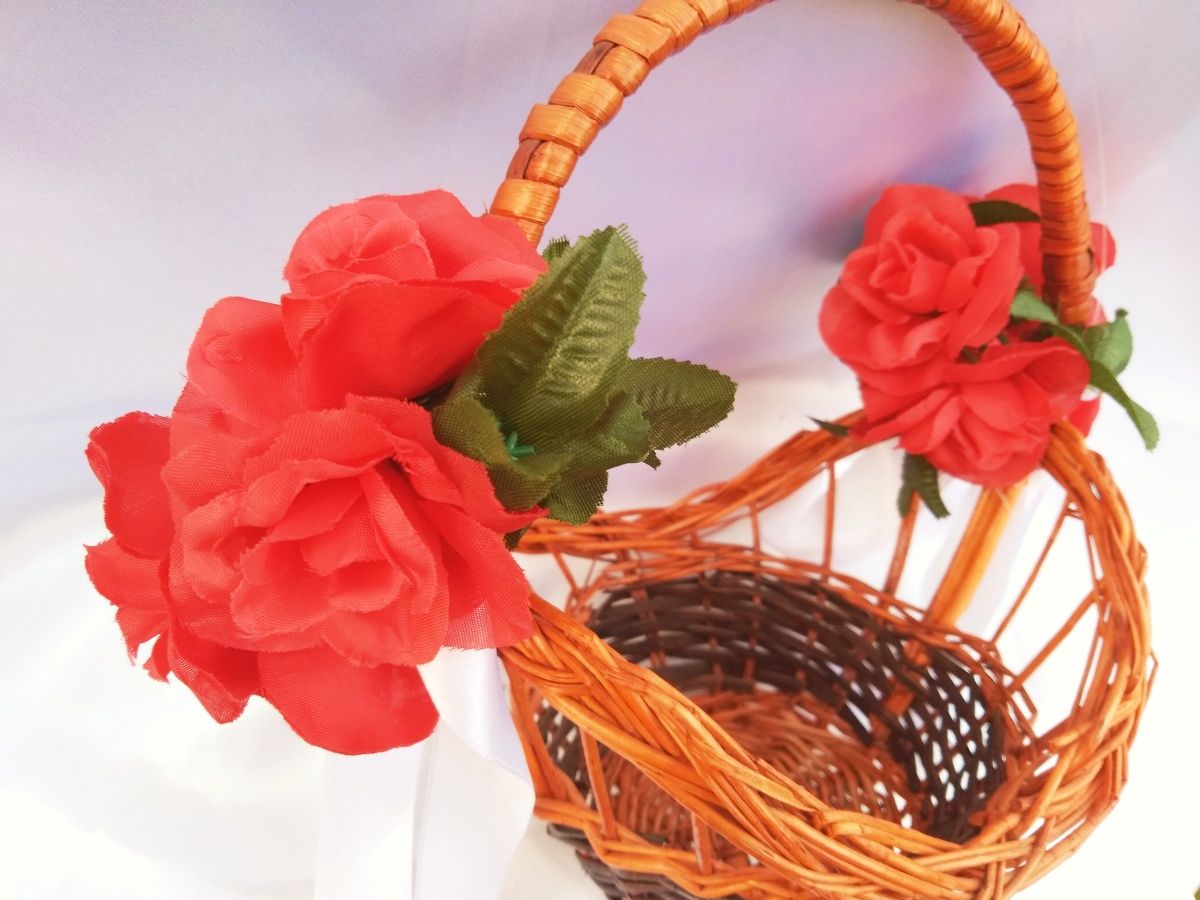 Корзинки плетеные из лозы для лепестков роз на свадебную церемонию