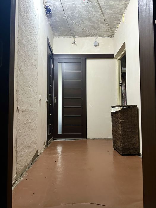 Отличный вариант! Теплая! 4-х улучш планир 5 Заречный, 1/9, холл