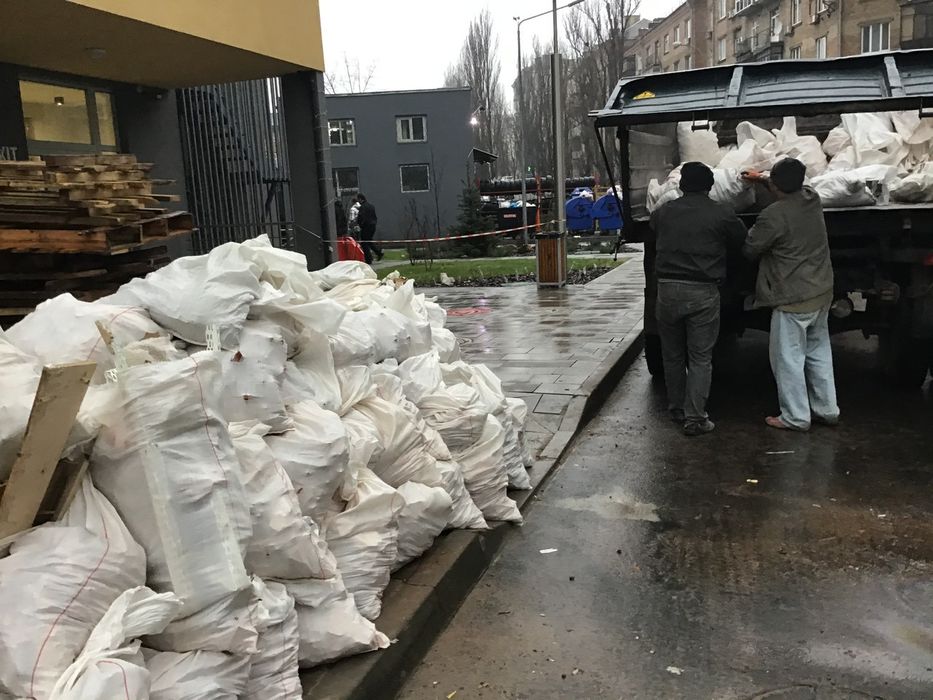 Доставка стройматериалов. Вывоз мусора насыпью и в мешках. Грузчики.