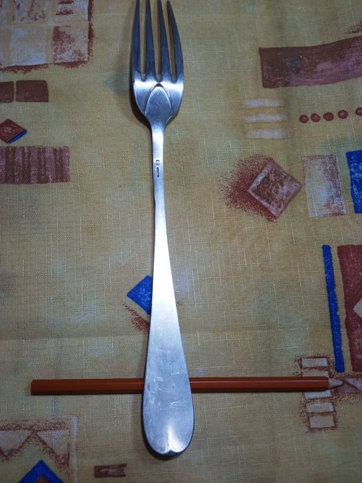 Вилка великана старовинна мельхиор.