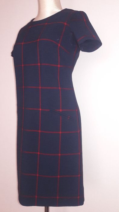 Платье классического, делового стиля из плотной трикотажной ткани