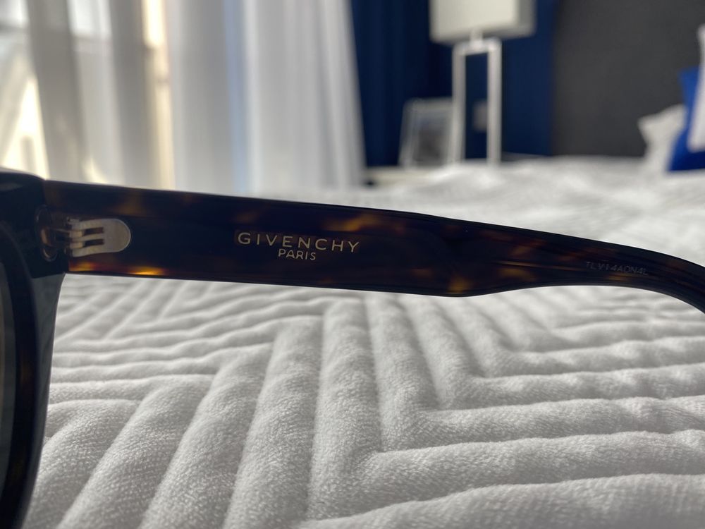 Okulary przeciwsłoneczne Givenchy-52