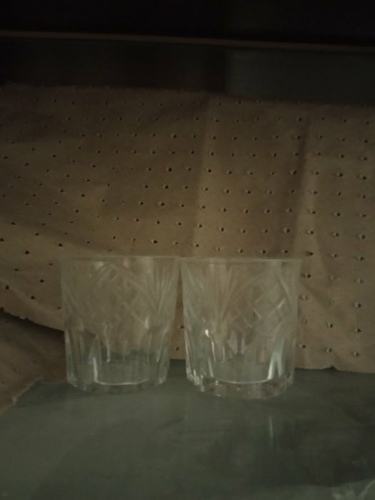 Посуда тарілки чашки келихи