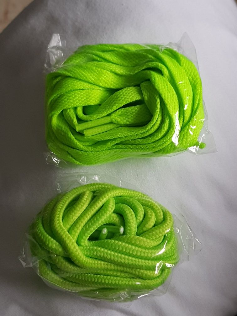 Conjunto de 2 pares de cordões em tons verde