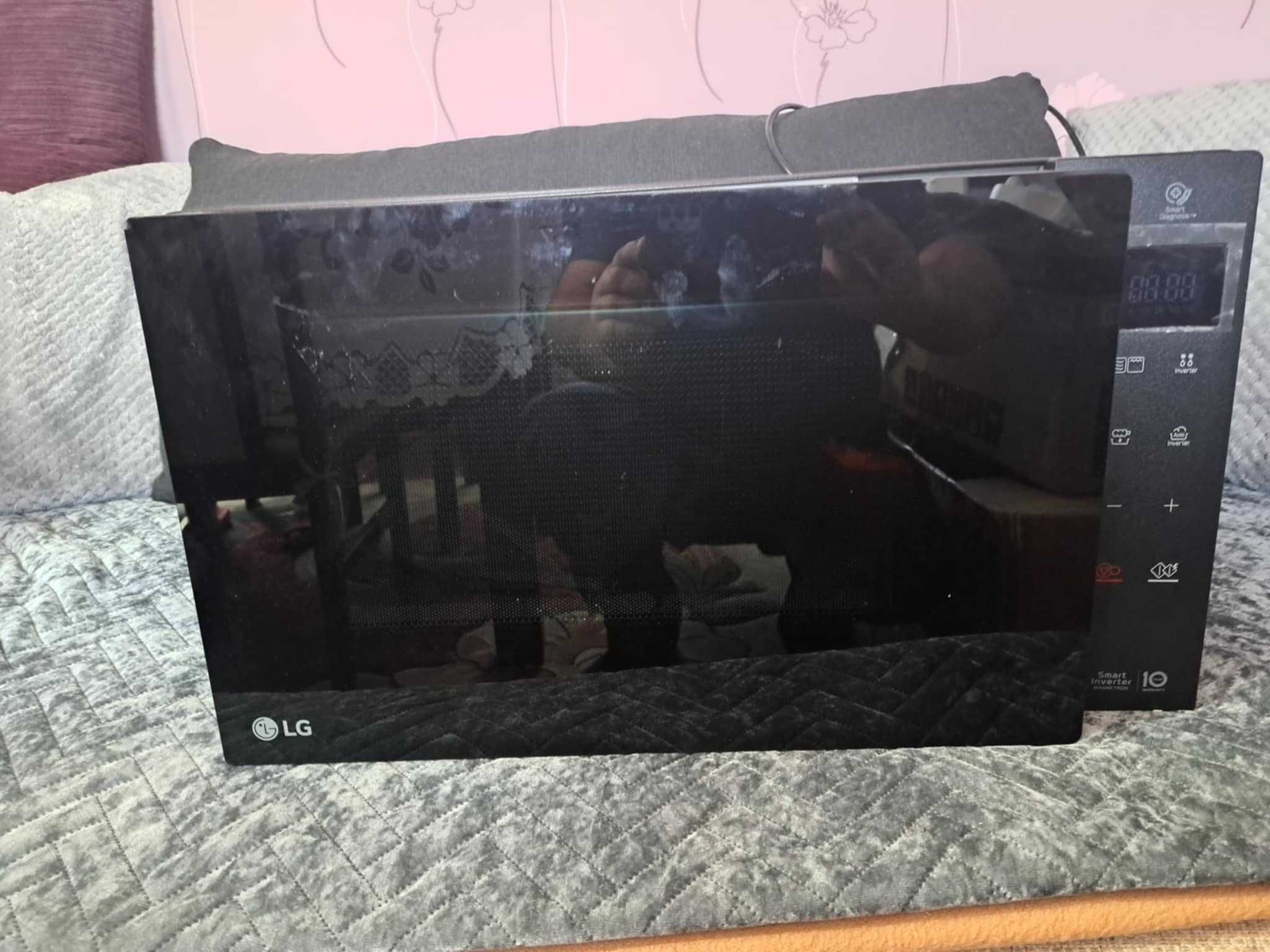 Kuchenka mikrofalowa LG MH7235GPS z grillem kwarcowym