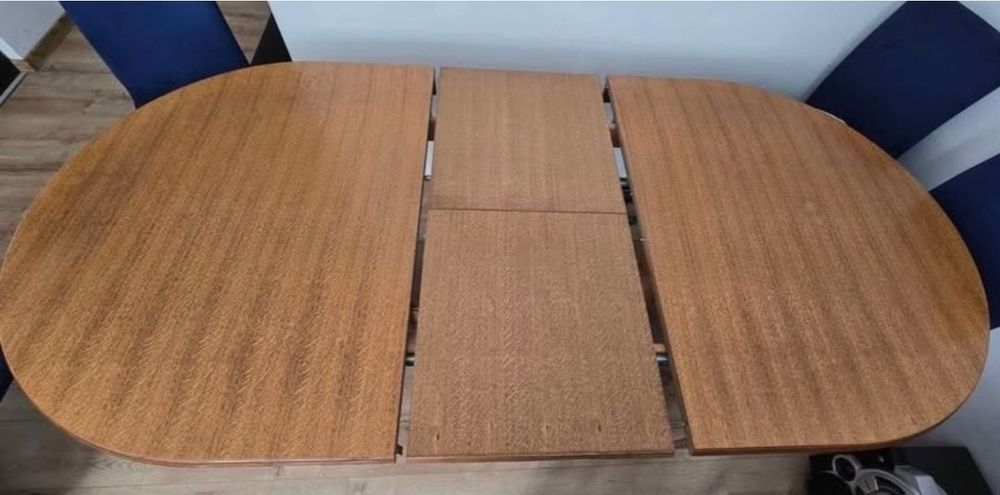 Zestaw stol i krzesla