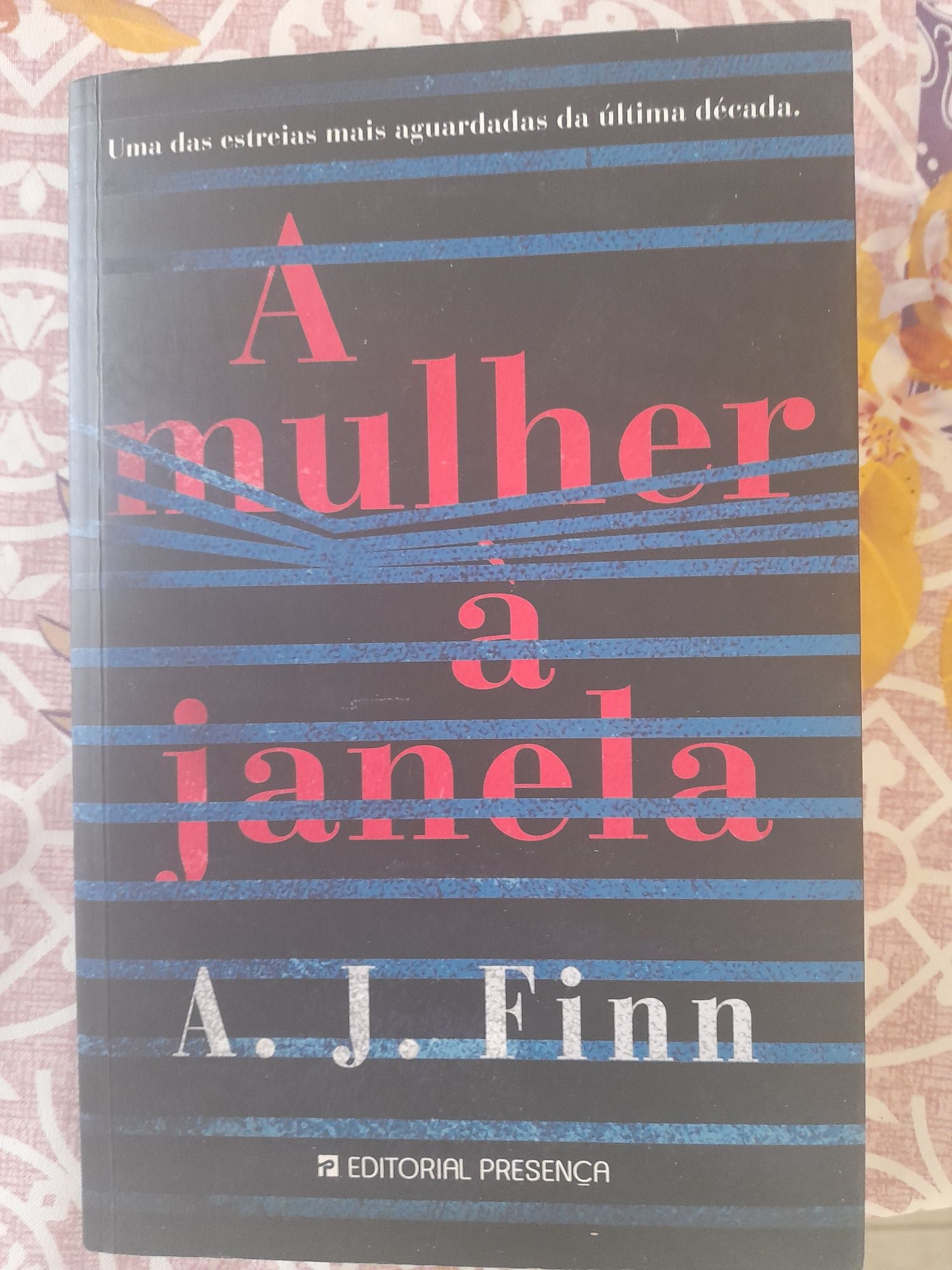 Livro A mulher a janela de Finn