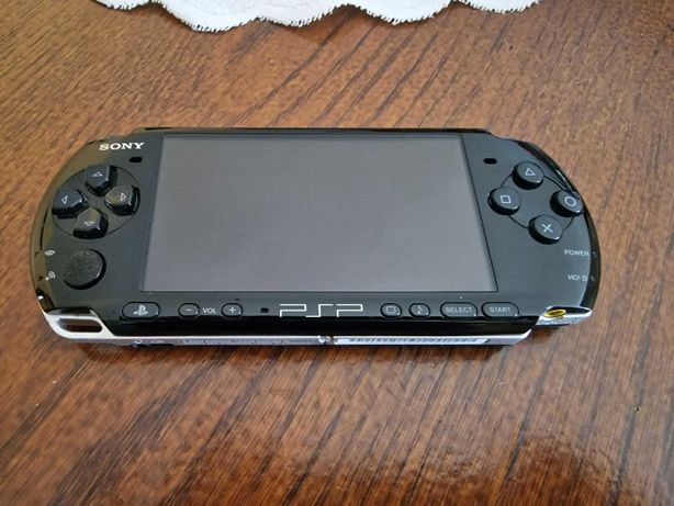 Konsola Sony PlayStation Portable (PSP-3004) jak nowa, 6 gier