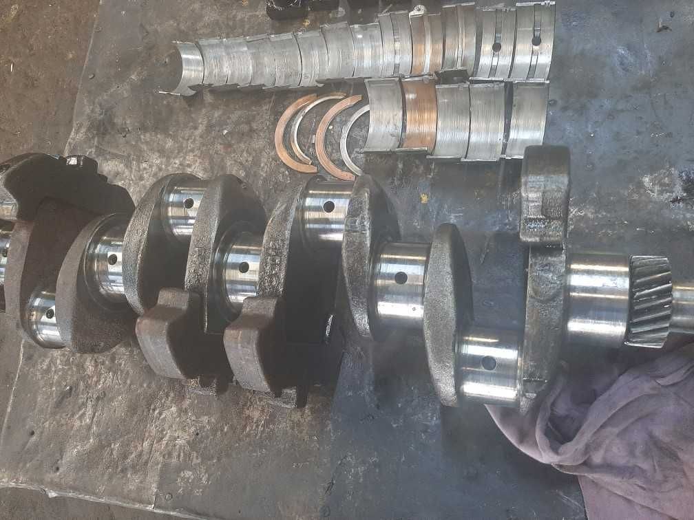 Wał korbowodowy z Panewkami Ursus C-4011,C-355,C-360,Stan DB