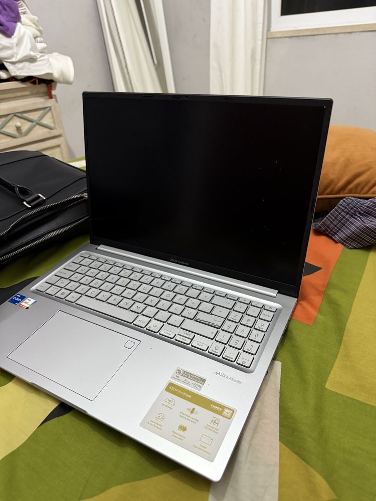 Portatil ASUS VIVOBOOK16 com FATURA