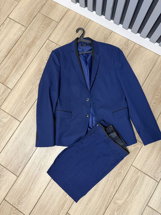 Чоловічий костюм синій розмір М