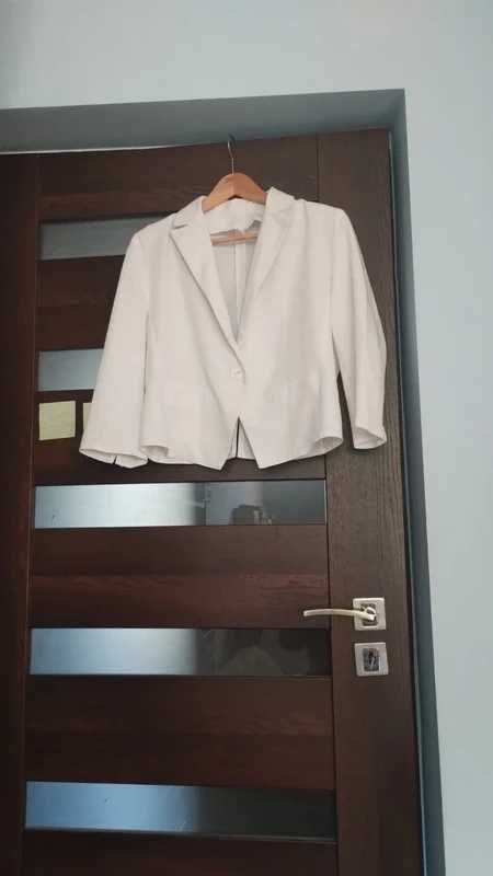Biała elegancka marynarka