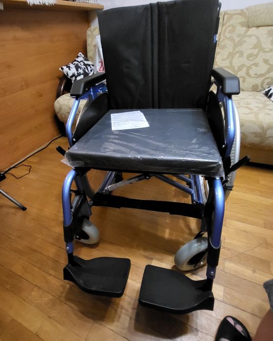 Lekki wózek inwalidzki renomowanej marki Herdegen Paris model BIRDIE