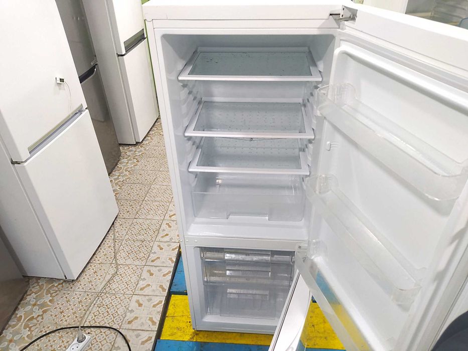 Холодильник ELENBERG MRF 207-0 з морозильною камерою