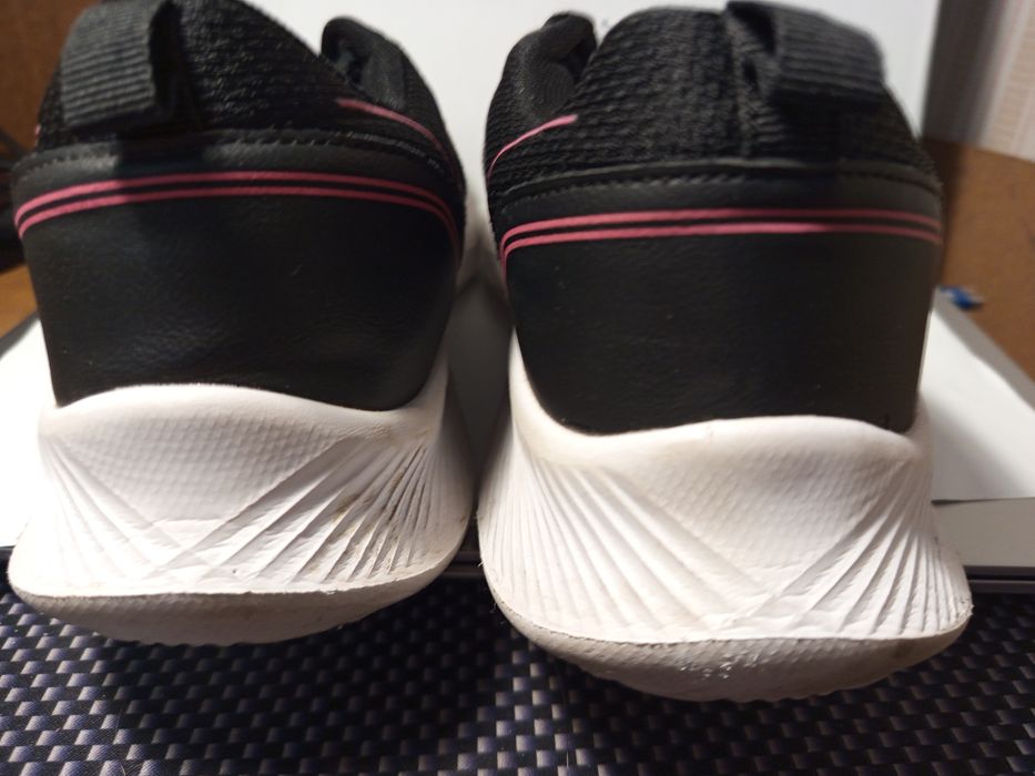 Кросівки жіночі відомої німецької фірми Crivit. Невагомі, якісні.