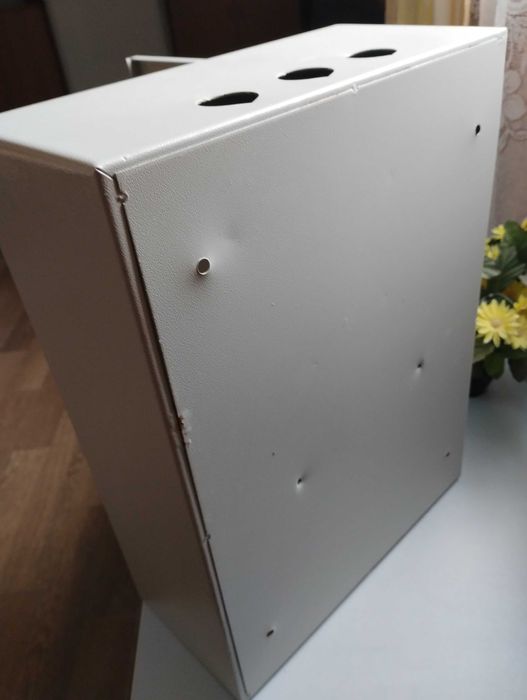 Ящик щит обліку на 12 модулів з 5-ма автоматами С25 розмір 40х30х14см