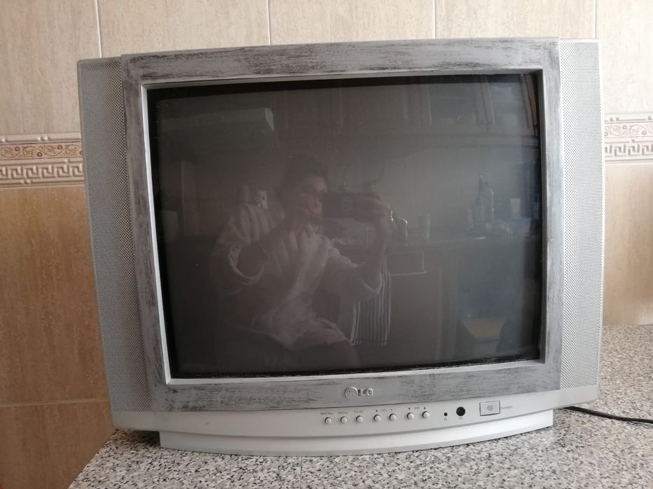 Televisão LG cinza