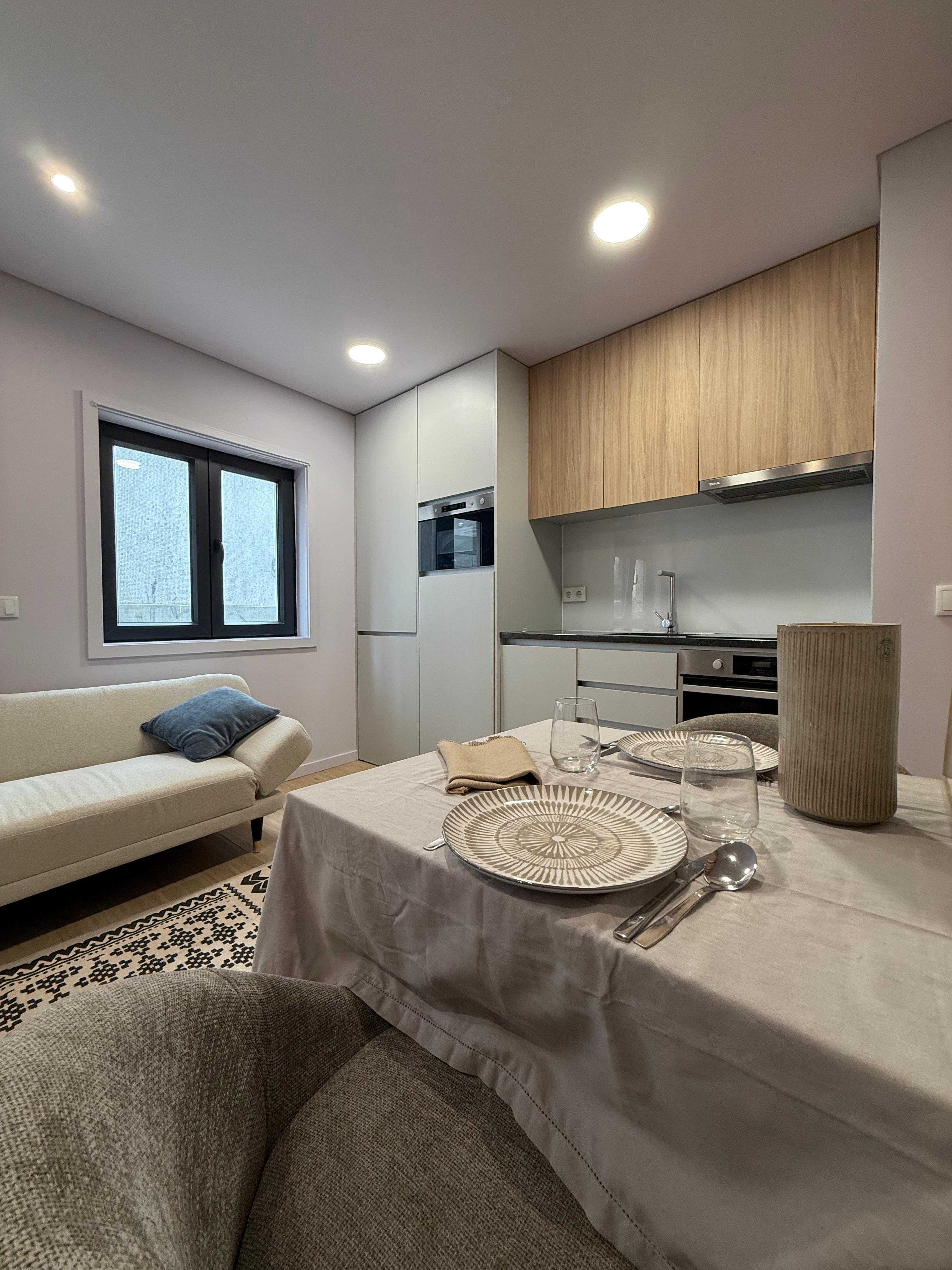 Estúdio Mobilado para Alugar – Centro do Porto (28 m²)