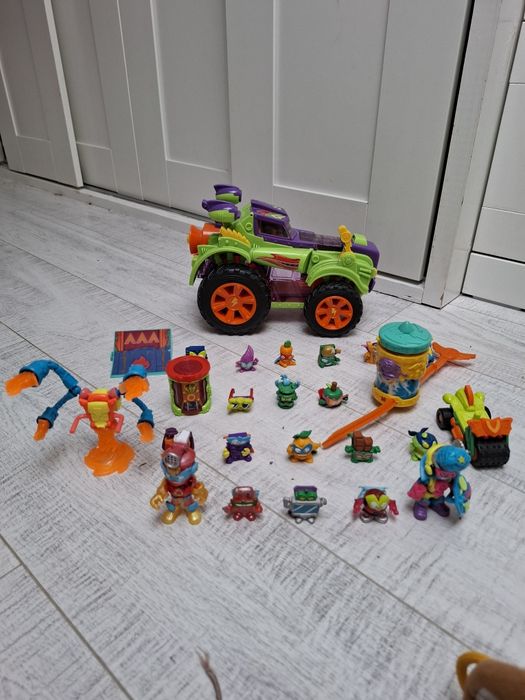 Zestaw super zings things monster roller zielone auto dodatki