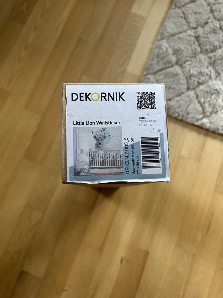 Dekornik Naklejka samoprzylepna ścienna Mały lew Król Lew S