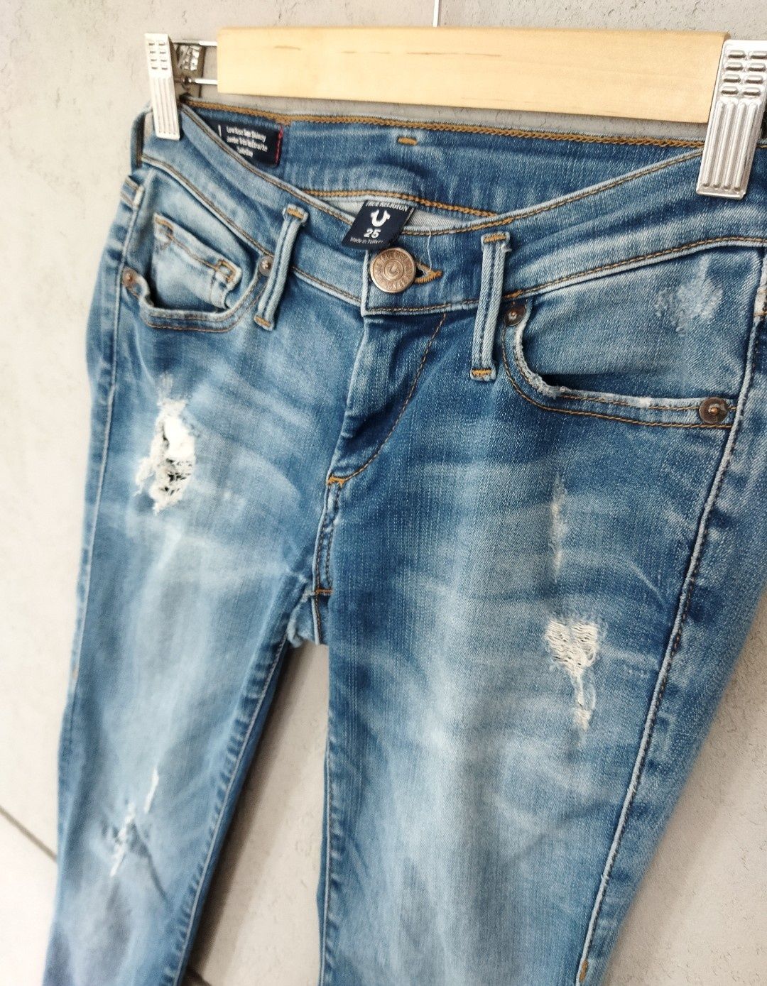 Spodnie jeansowe dżinsowe jeansy True Religion dziury