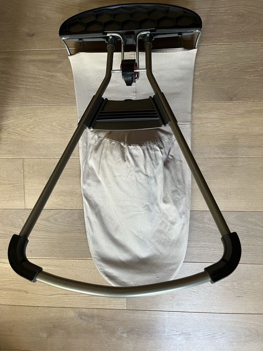 Leżaczek bujaczek babybjorn