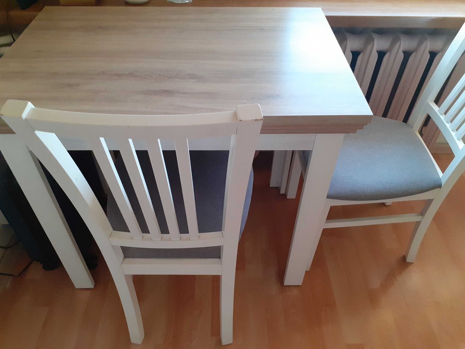 białe krzesła do kuchni