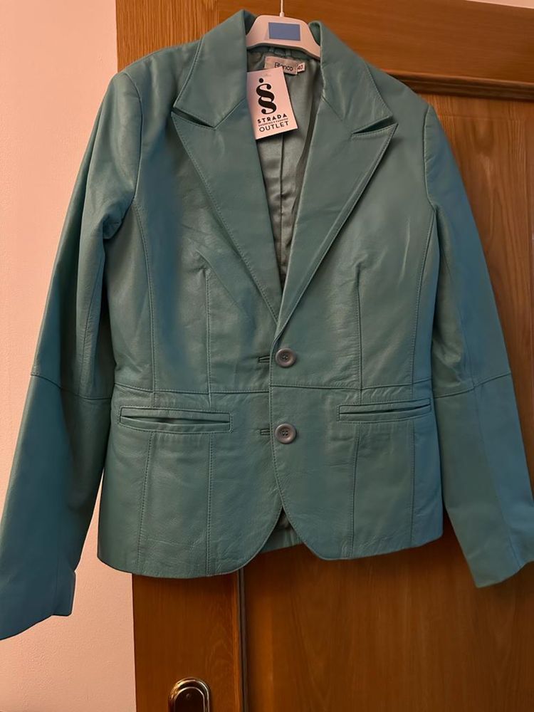 Blazer pele azul turquesa tamanho veste  do 36 ao 38/40