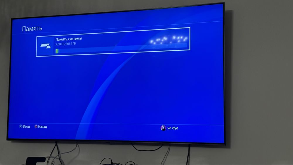 Playstation 4 Pro 1Tb + 2 джойстика + зарядка