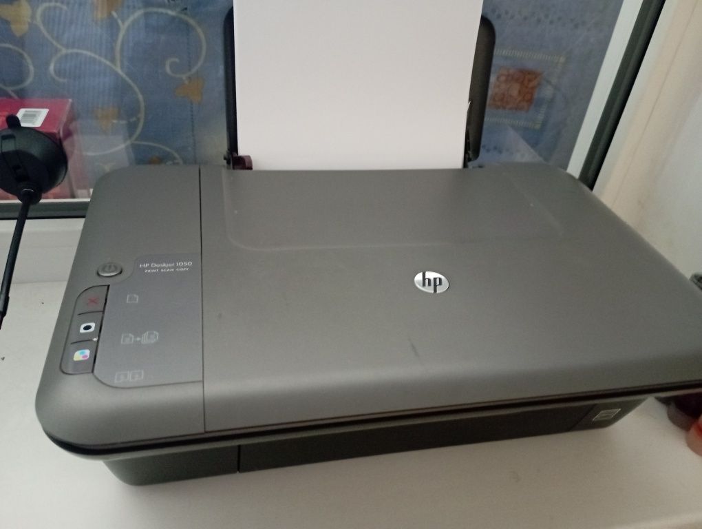 Принтер HP Deskjet 1050