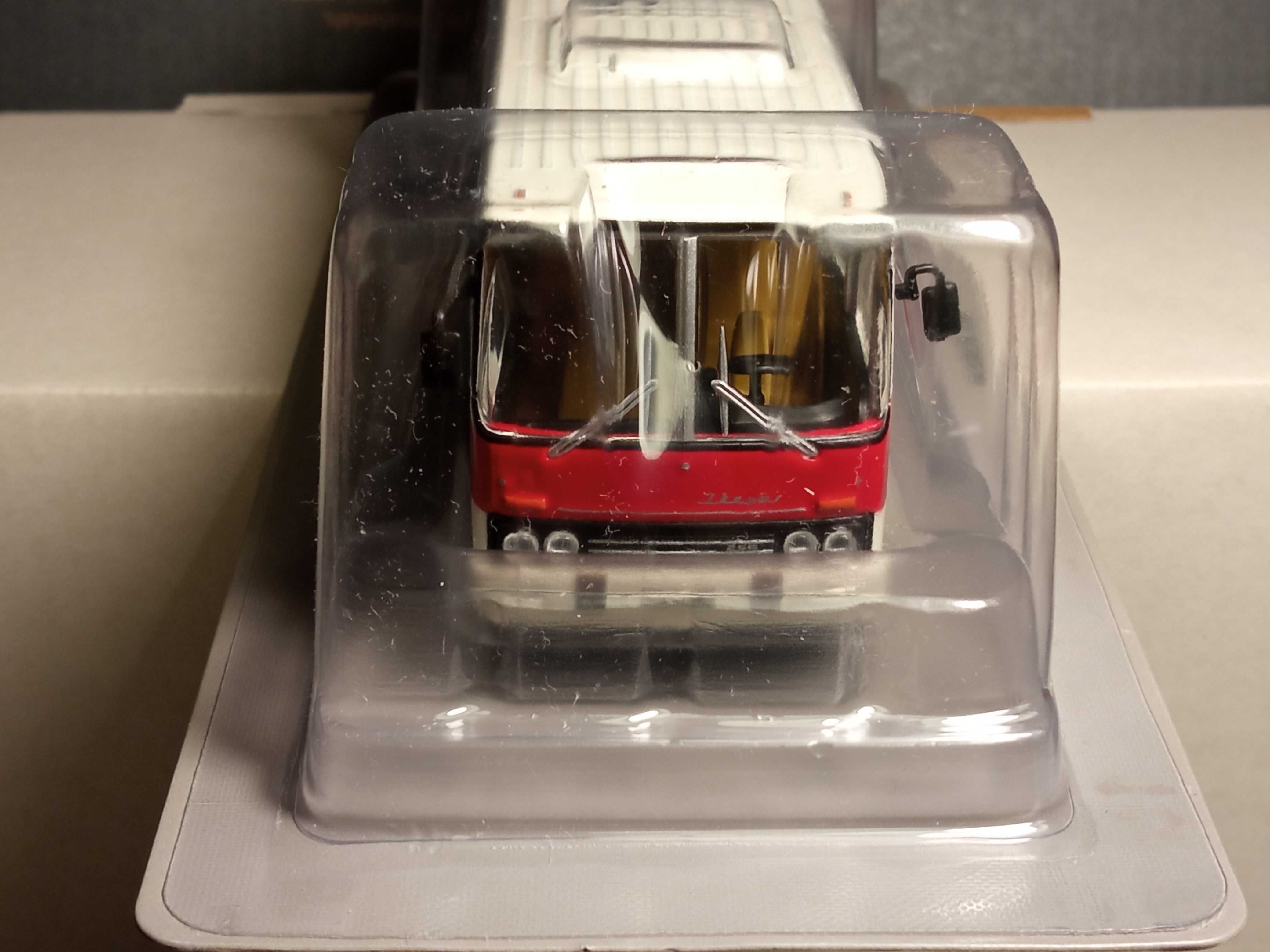 Model autobusu IKARUS 256 w skali 1/72.