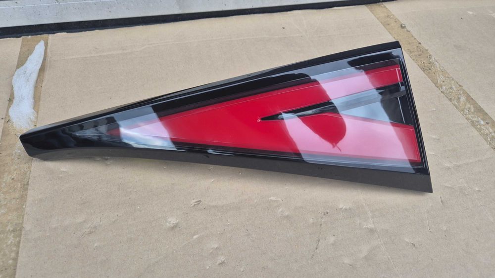 Lampa tylna LED PRAWY TYŁ w Klapę Kia Sportage V 21- OE 92404-R2000 EU