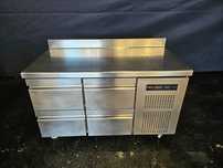 Bancada refrigerada com gavetas