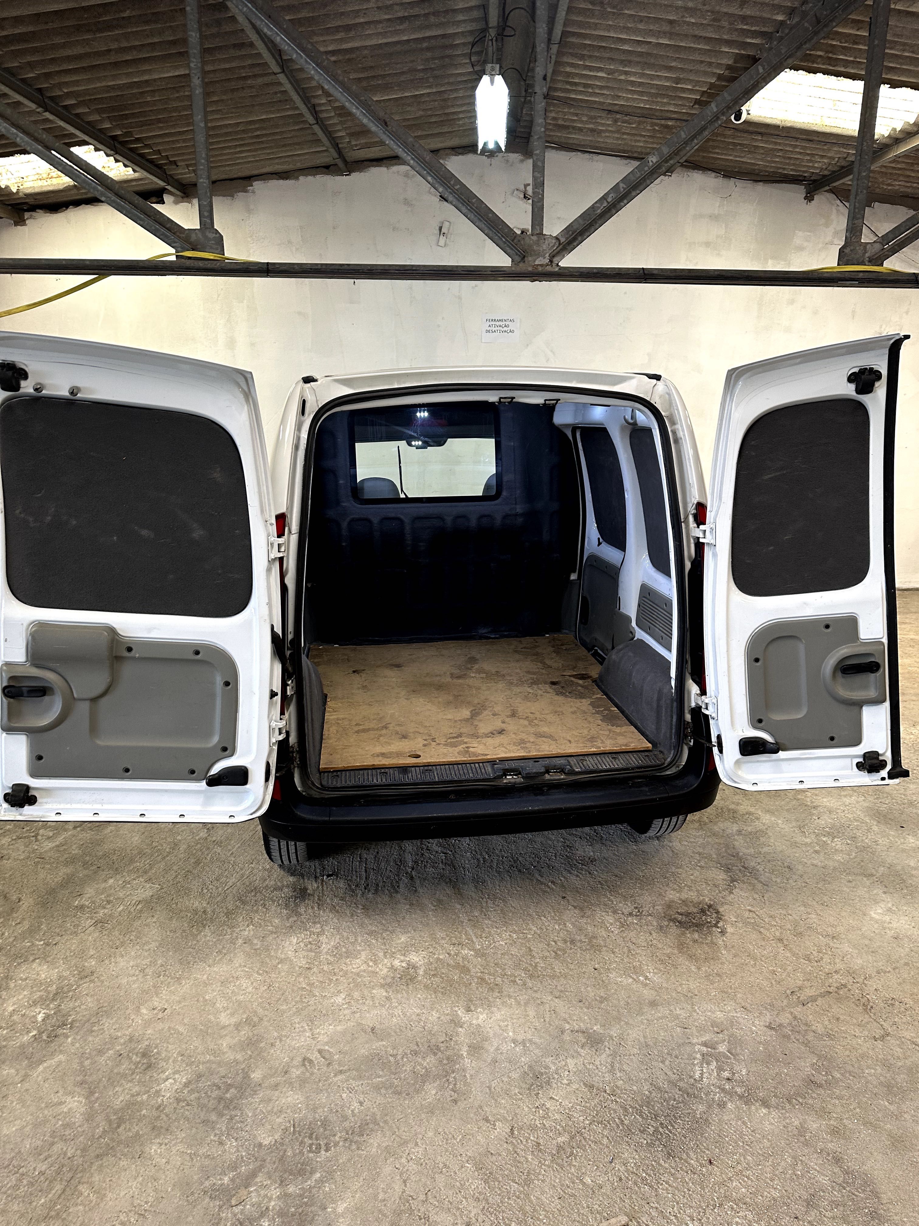 Renault Kangoo 1.5 DCI 2006 – Económica, Fiável e Bem Estimada