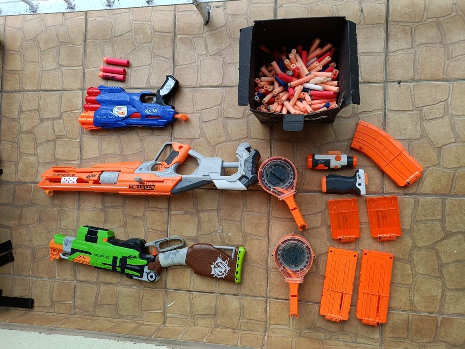 Kolekcja pistoletów Nerf, karabiny zabawkowe + dużo strzałek