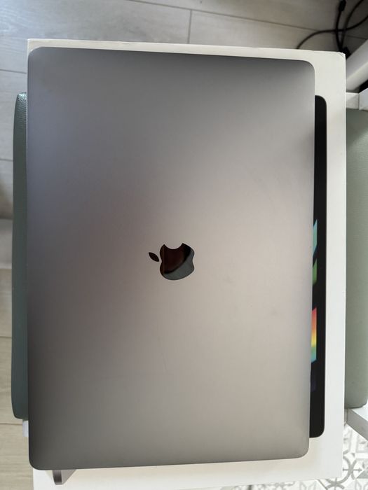 Apple MacBook Pro 16 2016 i7 2.7GHz 16GB RAM Radeon Pro 2GB
